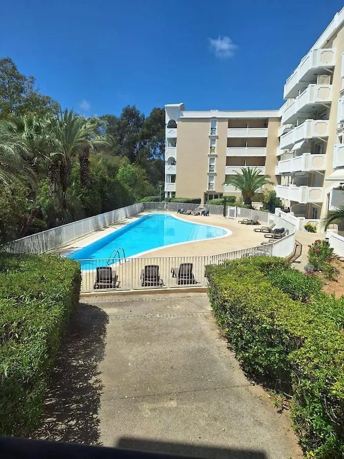 Location T2 Hyeres Piscine Daire