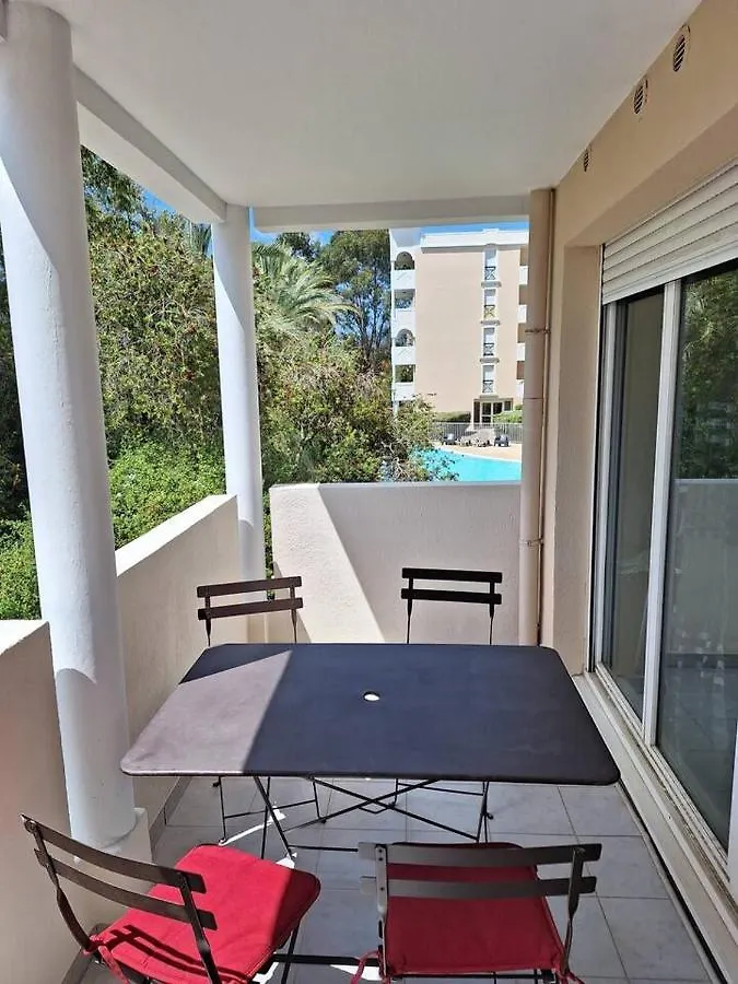 Location T2 Hyeres Piscine Daire