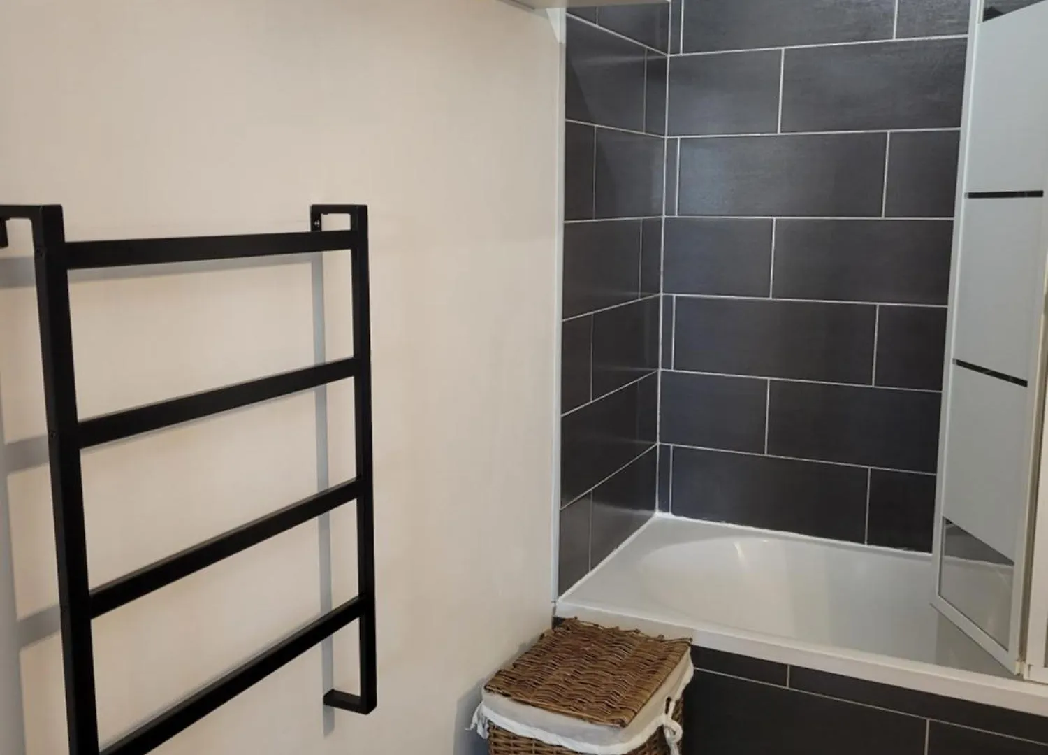 Location T2 Hyeres Piscine Daire