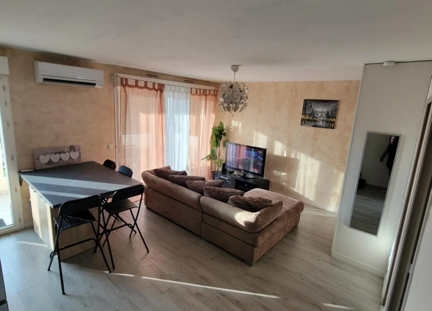 Location T2 Hyeres Piscine Daire
